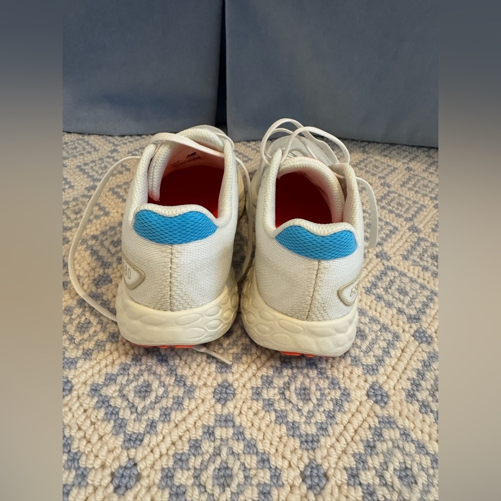 New Balance Woman’s Fresh Foam 680 V8 - Picture 6 of 7